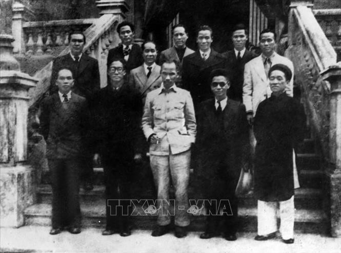 Августовская революция 1945 года открыла новую эпоху в истории вьетнамского народа  - ảnh 3