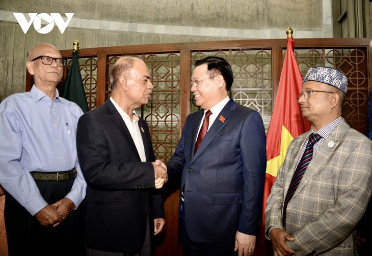 Председатель Нацсобрания Выонг Динь Хюэ встретился с председателем комитета по международным связям парламента Бангладеш - ảnh 1