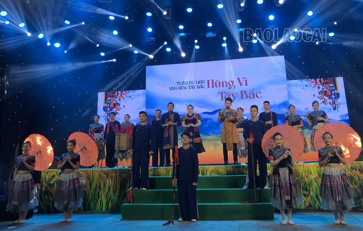 Резко выросло число туристов, посещающих 8 провинций северо-западного Вьетнама и город Хошимин  - ảnh 1