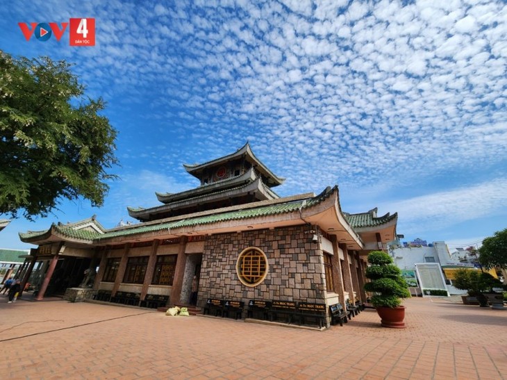 Храм  королевы горы Шам — духовное туристическое направление в городе Тяудок - ảnh 1