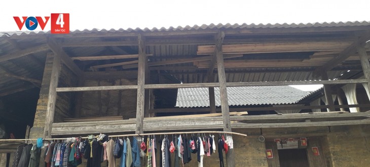 Глинобитные дома народности Монг в уезде Симакай провинции Лаокай - ảnh 1