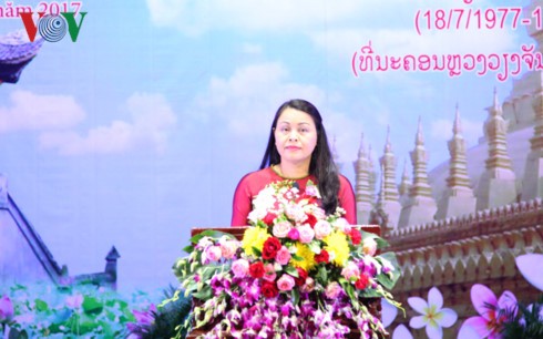 Phụ nữ Việt-Lào tham dự Lễ mít-tinh kỷ niệm Năm đoàn kết hữu nghị - ảnh 1