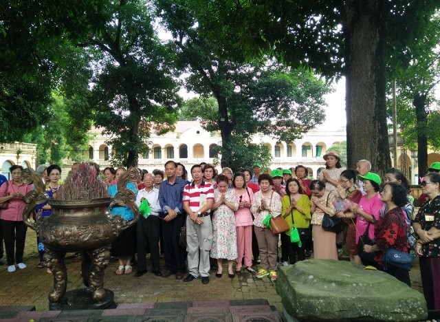 Đoàn cựu giáo viên kiều bào Thái Lan thăm Hà Nội - ảnh 1