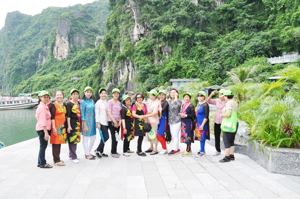 Đoàn cựu giáo viên kiều bào Thái Lan thăm Quảng Ninh và Vịnh Hạ Long - ảnh 3