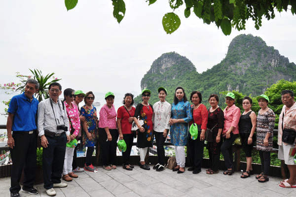 Đoàn cựu giáo viên kiều bào Thái Lan thăm Quảng Ninh và Vịnh Hạ Long - ảnh 6