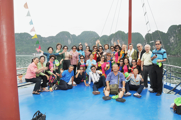 Đoàn cựu giáo viên kiều bào Thái Lan thăm Quảng Ninh và Vịnh Hạ Long - ảnh 1