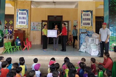 Hội chữ Thập đỏ Việt Nam gây quỹ được hơn 20 tỷ đồng ủng hộ 6 tỉnh miền Trung bị bão lũ - ảnh 2
