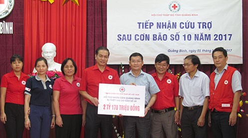 Hội chữ Thập đỏ Việt Nam gây quỹ được hơn 20 tỷ đồng ủng hộ 6 tỉnh miền Trung bị bão lũ - ảnh 1