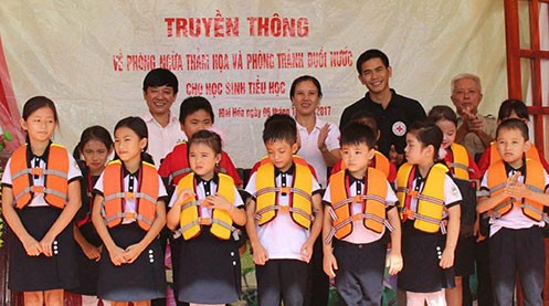 Hội chữ Thập đỏ Việt Nam gây quỹ được hơn 20 tỷ đồng ủng hộ 6 tỉnh miền Trung bị bão lũ - ảnh 4