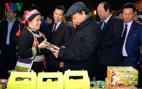 Thủ tướng Nguyễn Xuân Phúc tham quan Không gian văn hóa - du lịch tỉnh Hà Giang  - ảnh 1