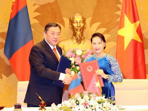 Chủ tịch Quốc hội Mông Cổ kết thúc chuyến thăm chính thức Việt Nam  - ảnh 1