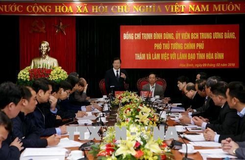 Phó Thủ tướng Trịnh Đình Dũng kiểm tra công tác khắc phục thiên tai tại tỉnh Hòa Bình - ảnh 1