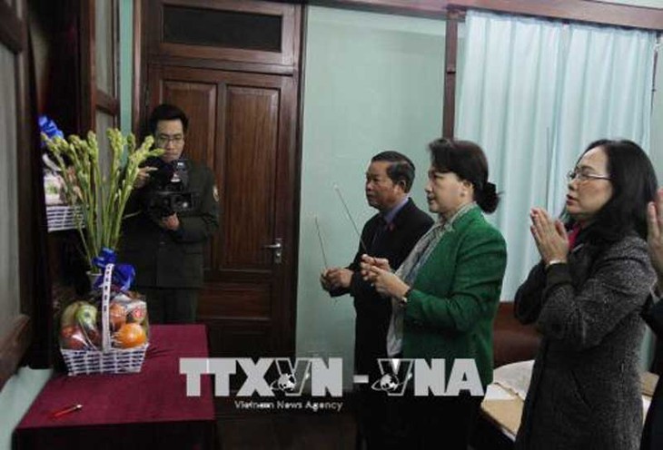 Chủ tịch Quốc hội Nguyễn Thị Kim Ngân dâng hương, tưởng nhớ Chủ tịch Hồ Chí Minh  - ảnh 1