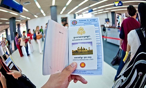 Campuchia sẽ cấp thẻ cư trú cho hơn 70 nghìn người Việt Nam - ảnh 1