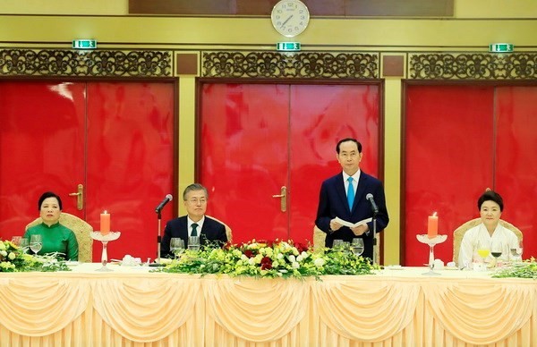 Chủ tịch nước Trần Đại Quang chủ trì tiệc chiêu đãi Tổng thống Hàn Quốc Moon Jae-in  - ảnh 1