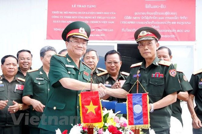Việt Nam bàn giao Trung tâm mô phỏng huấn luyện chiến đấu cho Bộ Quốc phòng Lào - ảnh 1