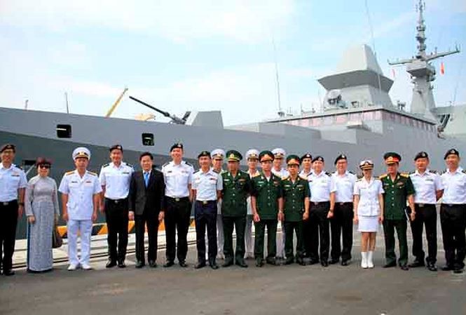 Tàu Hải quân Singapore thăm thành phố Đà Nẵng - ảnh 1