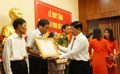 Trao tặng danh hiệu vinh dự Nhà nước “Bà mẹ Việt Nam anh hùng” - ảnh 1