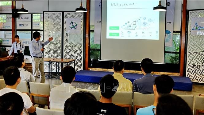 Doanh nghiệp Việt Nam học hỏi kinh nghiệm thế giới về phát triển công nghệ trí tuệ nhân tạo  - ảnh 1