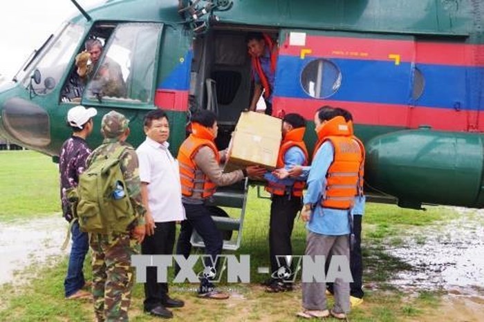 Việt Nam hỗ trợ lực lượng, phương tiện giúp Lào  - ảnh 1
