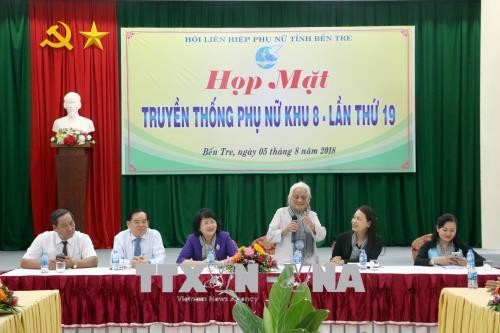 Phó Chủ tịch nước Đặng Thị Ngọc Thịnh dự họp mặt phụ nữ Khu 8 - ảnh 1