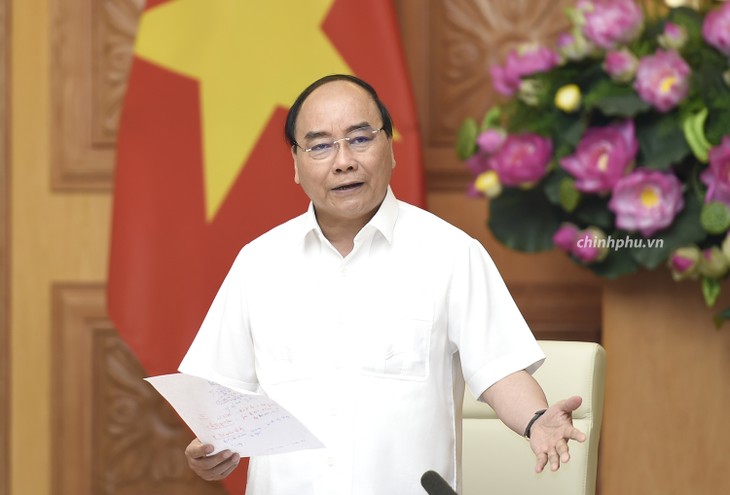 Thủ tướng Nguyễn Xuân Phúc chủ trì họp về hỗ trợ khẩn cấp nhà ở cho hộ dân mất nhà do lũ quét và sạt lở đất - ảnh 1