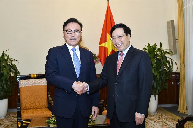 Phó Thủ tướng Chính phủ, Bộ trưởng Ngoại giao Phạm Bình Minh tiếp Tổng lãnh sự danh dự Việt Nam khu vực Busan – Gyeongnam - ảnh 1