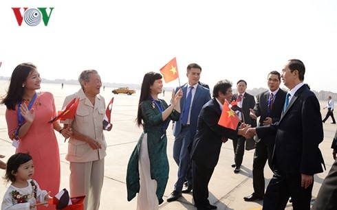 Chủ tịch nước gặp gỡ cán bộ nhân viên Đại sứ quán Việt Nam tại Ai Cập - ảnh 2