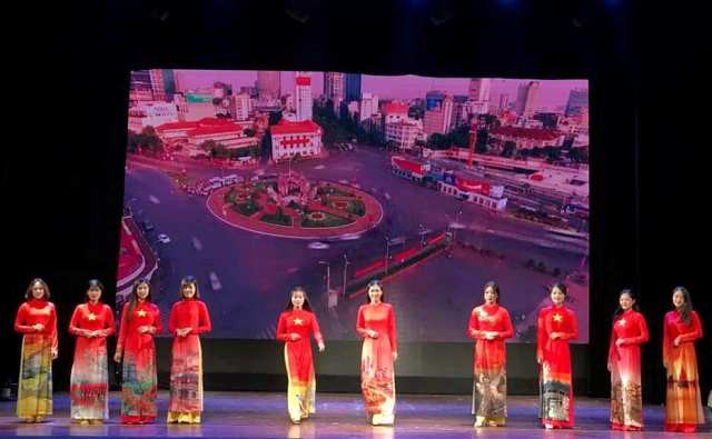 Rực rỡ sắc màu trang phục truyền thống các nước ASEAN - ảnh 18