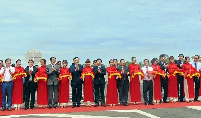  Phó Thủ tướng Trịnh Đình Dũng cắt băng thông xe đường cao tốc Đà Nẵng-Quảng Ngãi - ảnh 1