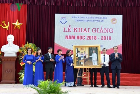 Chủ tịch nước dự Lễ khai giảng tại trường THPT Chu Văn An, Hà Nội - ảnh 5
