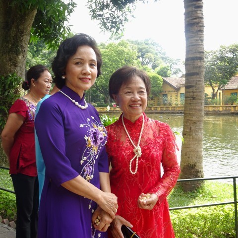 Đoàn cựu giáo viên kiều bào Thái Lan về thăm Hà Nội - ảnh 11