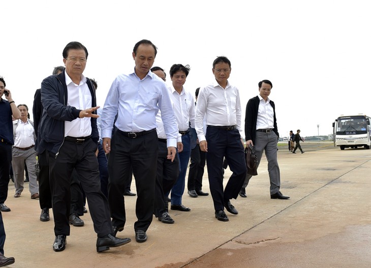 Phó Thủ tướng Trịnh Đình Dũng: Cần nghiên cứu sớm nâng cấp, mở rộng sân bay Nội Bài - ảnh 1