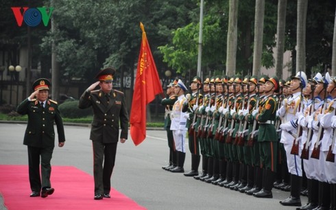 Bộ trưởng Quốc phòng Belarus thăm chính thức Việt Nam - ảnh 1