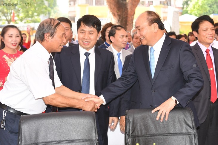 Thủ tướng Nguyễn Xuân Phúc thăm trường THPT Đa Phúc - ảnh 1