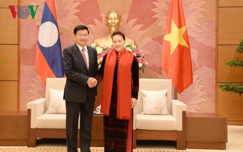 Chủ tịch Quốc hội Nguyễn Thị Kim Ngân tiếp Thủ tướng CHDCND Lào Thongloun Sisoulith - ảnh 1
