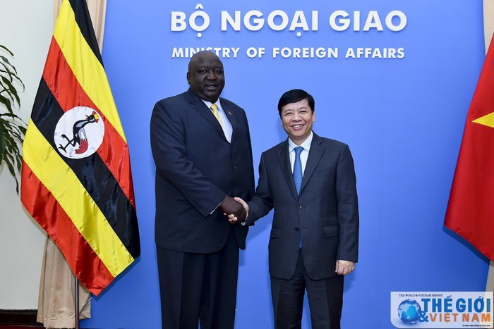 Quốc Vụ khanh Bộ Ngoại giao nước Cộng hòa Uganda Oryem Henri Okello thăm chính thức Việt Nam - ảnh 1