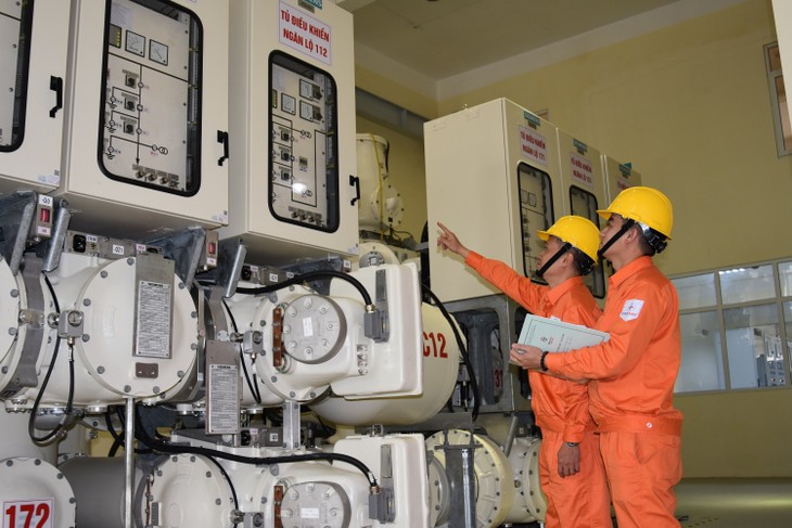 EVN đảm bảo cung cấp điện phục vụ nhân dân trong dịp Tết Nguyên đán  - ảnh 1