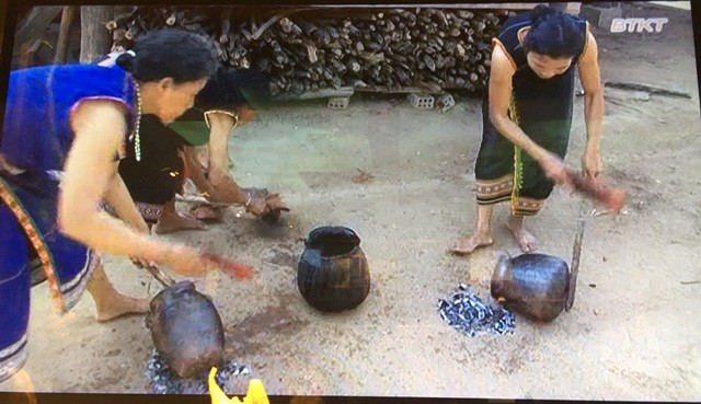 Độc đáo cách làm gốm của người Bana ở Kon Tum - ảnh 5