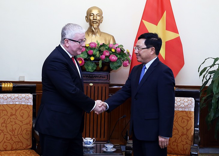  Phó Thủ tướng Phạm Bình Minh tiếp Đại sứ Australia chào từ biệt  - ảnh 1