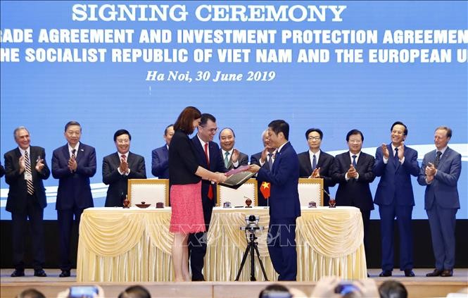Truyền thông quốc tế đưa tin Việt Nam và EU ký Hiệp định thương mại tự do - ảnh 1