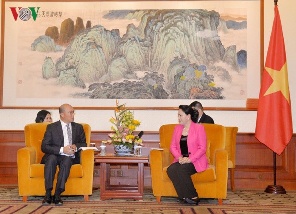 Chủ tịch Quốc hội Nguyễn Thị Kim Ngân tiếp lãnh đạo các doanh nghiệp tại Bắc Kinh         - ảnh 1