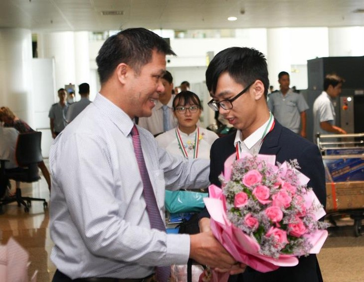 Đón đoàn Olympic Sinh học Việt Nam giành thành tích cao tại Hungary - ảnh 2