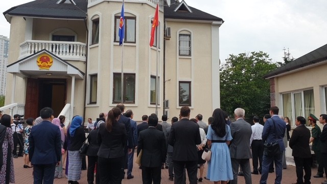 Đại sứ quán Việt Nam tại Ukraine tổ chức Lễ thượng cờ ASEAN nhân ngày thành lập ASEAN 8/8 - ảnh 1