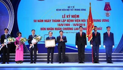  Phó Thủ tướng Phạm Bình Minh dự kỷ niệm 50 năm thành lập Bệnh viện Nội tiết Trung ương - ảnh 1