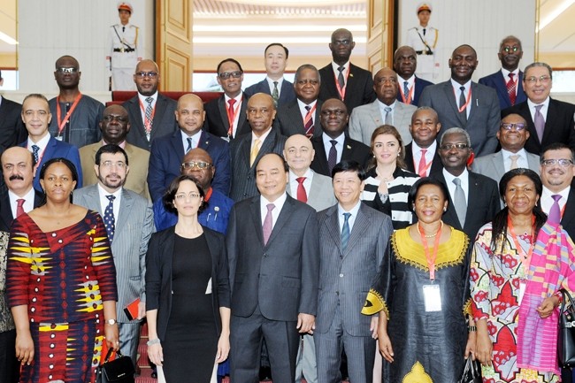 Thủ tướng Chính phủ Nguyễn Xuân Phúc tiếp Đoàn Đại sứ các nước Trung Đông - châu Phi - ảnh 1