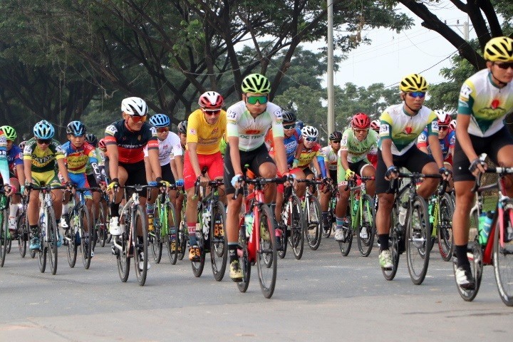 Giải đua xe đạp Nam Kỳ Khởi Nghĩa đi qua thủ đô Phnom Penh, Campuchia - ảnh 1