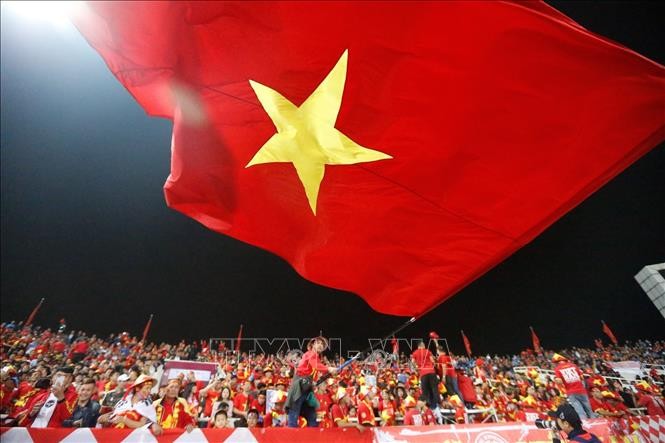 Vòng loại World Cup 2022: Phóng viên Hàn Quốc ấn tượng về sự cổ vũ của người hâm mộ bóng đá Việt Nam - ảnh 1