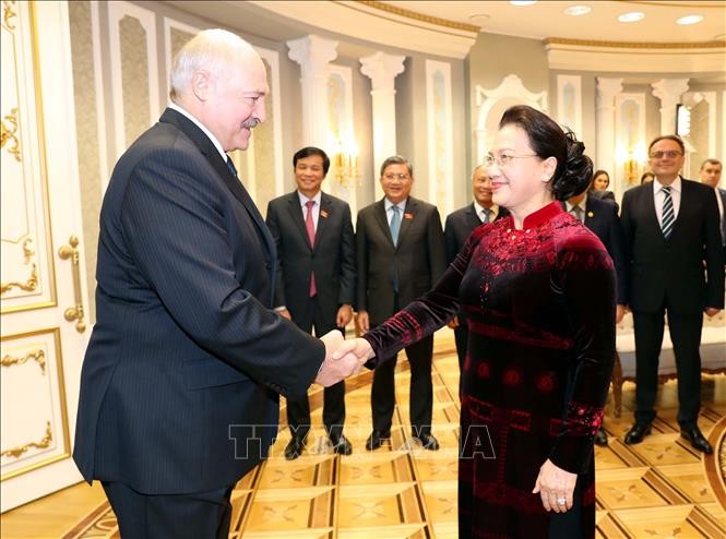 Chủ tịch Quốc hội Nguyễn Thị Kim Ngân hội kiến Thủ tướng Chính phủ CH Belarus - ảnh 1