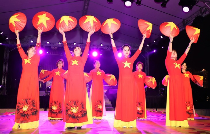 Cộng đồng người Việt tại Macau (Trung Quốc) liên hoan văn nghệ mừng Năm mới - ảnh 1